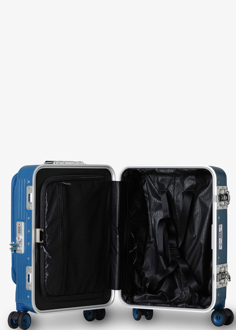 IP-105 Lyons Blue 40L Cabin