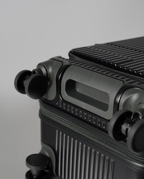 INV550DOR Mad Black 45L Middle