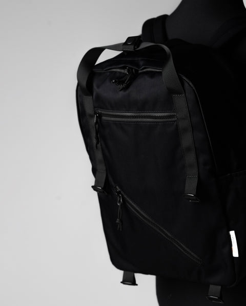 INB1002 Black 18L