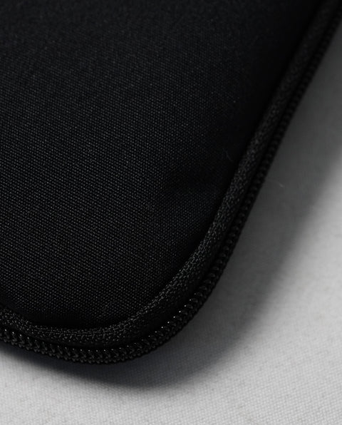 INT8LN Black/Black Compact Garment Bag