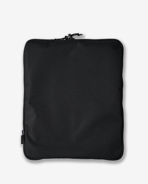 INT8LN Black/Black Compact Garment Bag