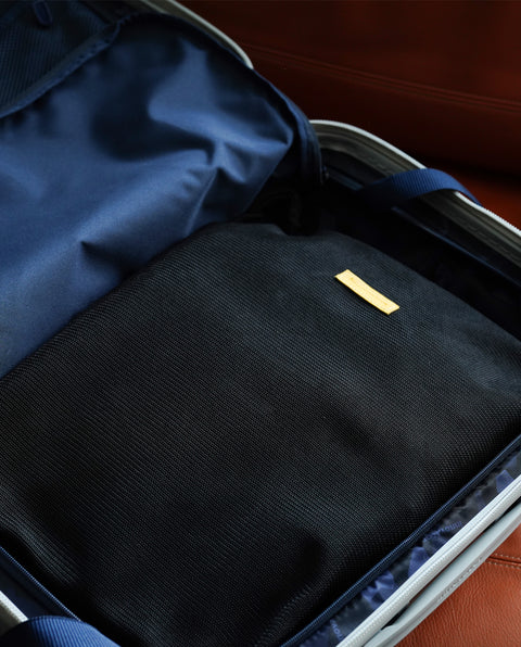 INT8LN Navy/Black Compact Garment Bag