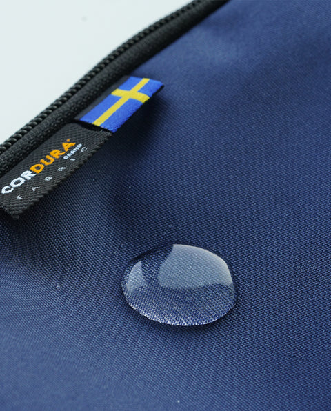 INT8LN Navy/Black Compact Garment Bag