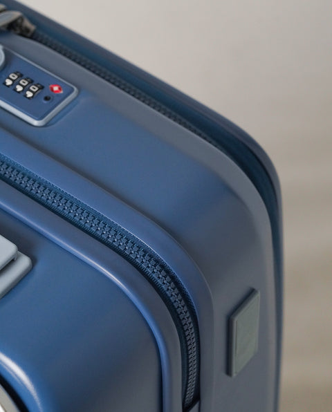 INV111 Island Blue 38L Cabin