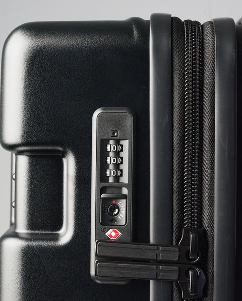 IW33 Black 39L Cabin