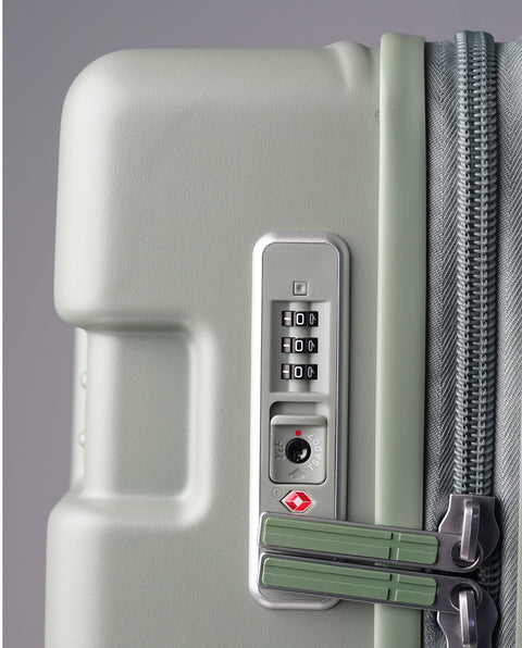 IW33 Sage Green 39L Cabin