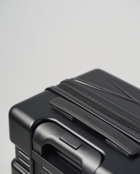 IW66 Black 75L Middle