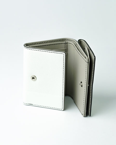 INW33 White Trifold Wallet