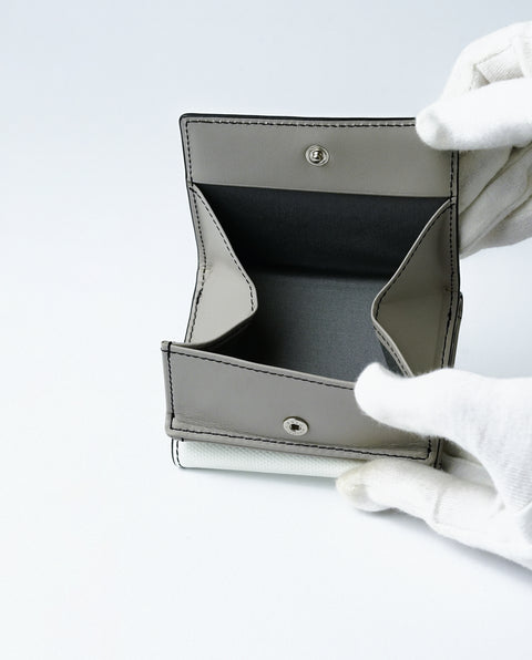 INW33 White Trifold Wallet