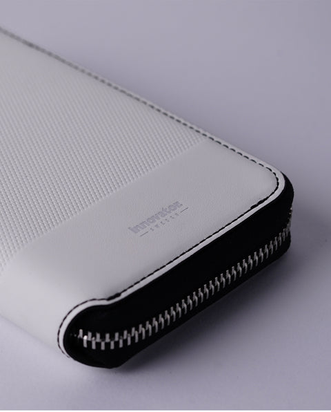 INW42 White Round Fastener Wallet M