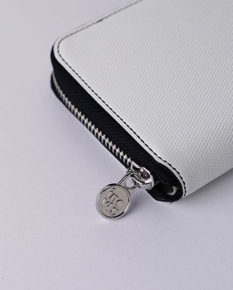 INW42 White Round Fastener Wallet M