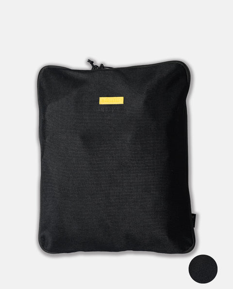 INT8LN Black/Black Compact Garment Bag