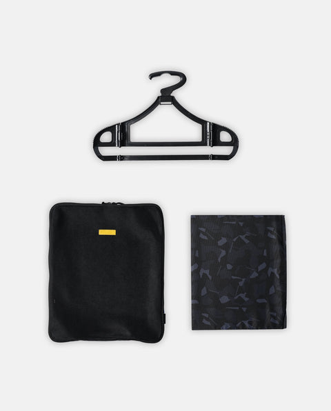 INT8LN Black/Black Compact Garment Bag